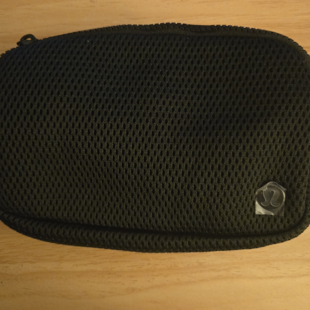 Lululemon Everywhere Belt Bag 1L Knit Mesh - Picture 2 of 5